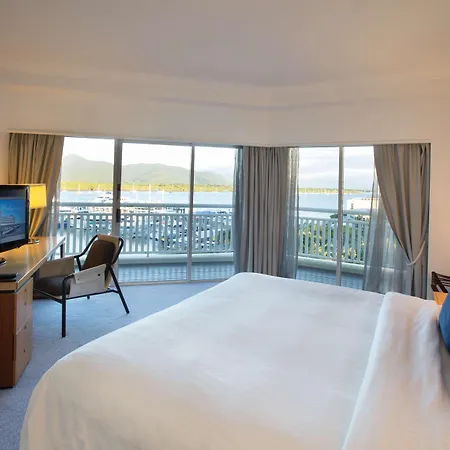 Shangri-La The Marina, Cairns Exterior photo A room at the hotel