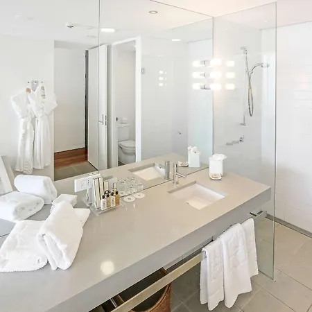 Shangri-La The Marina, Cairns Exterior photo Bathroom